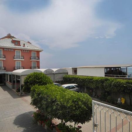 Hotel Lido Deiva Marina Bagian luar foto