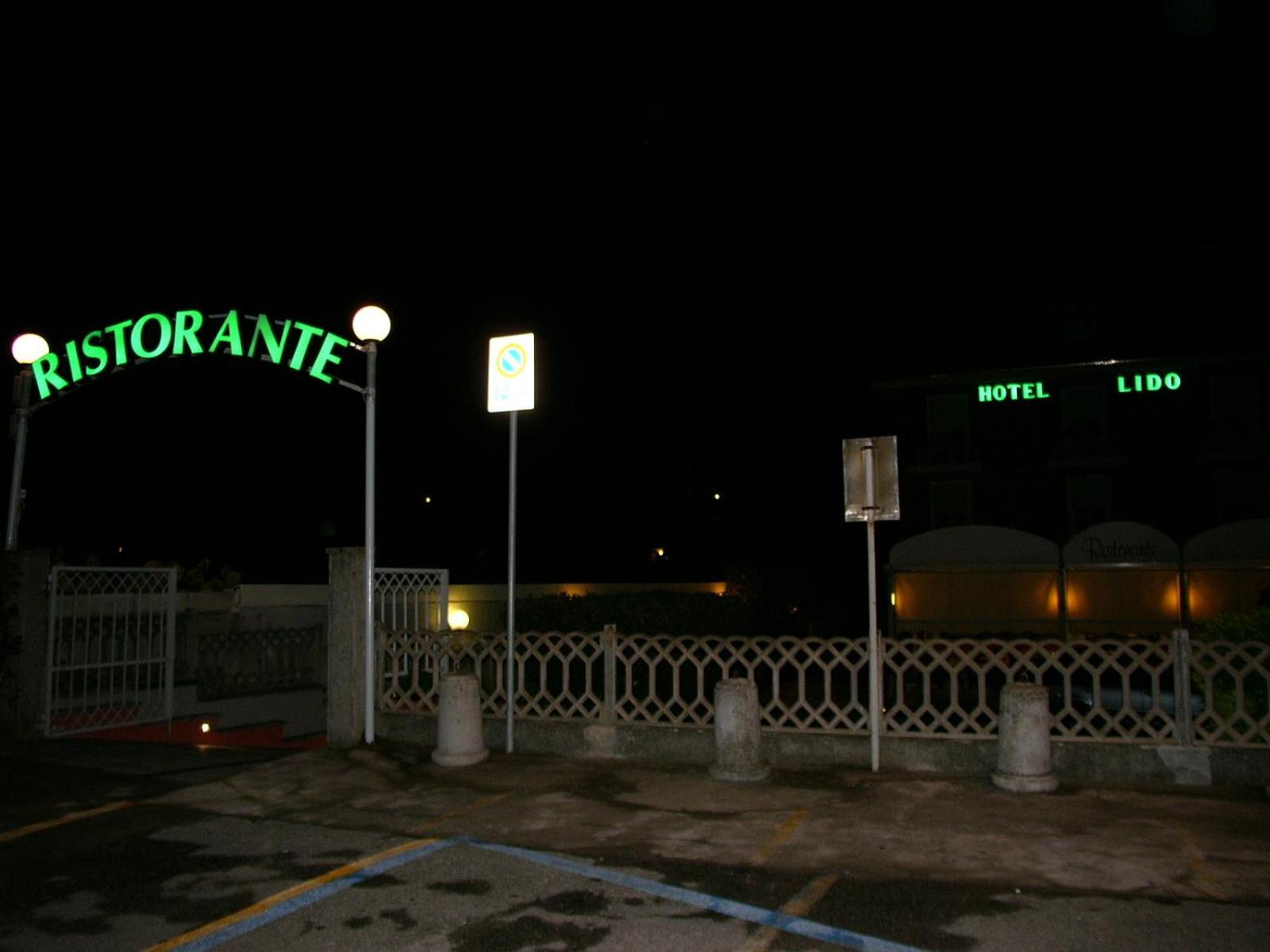 Hotel Lido Deiva Marina Bagian luar foto