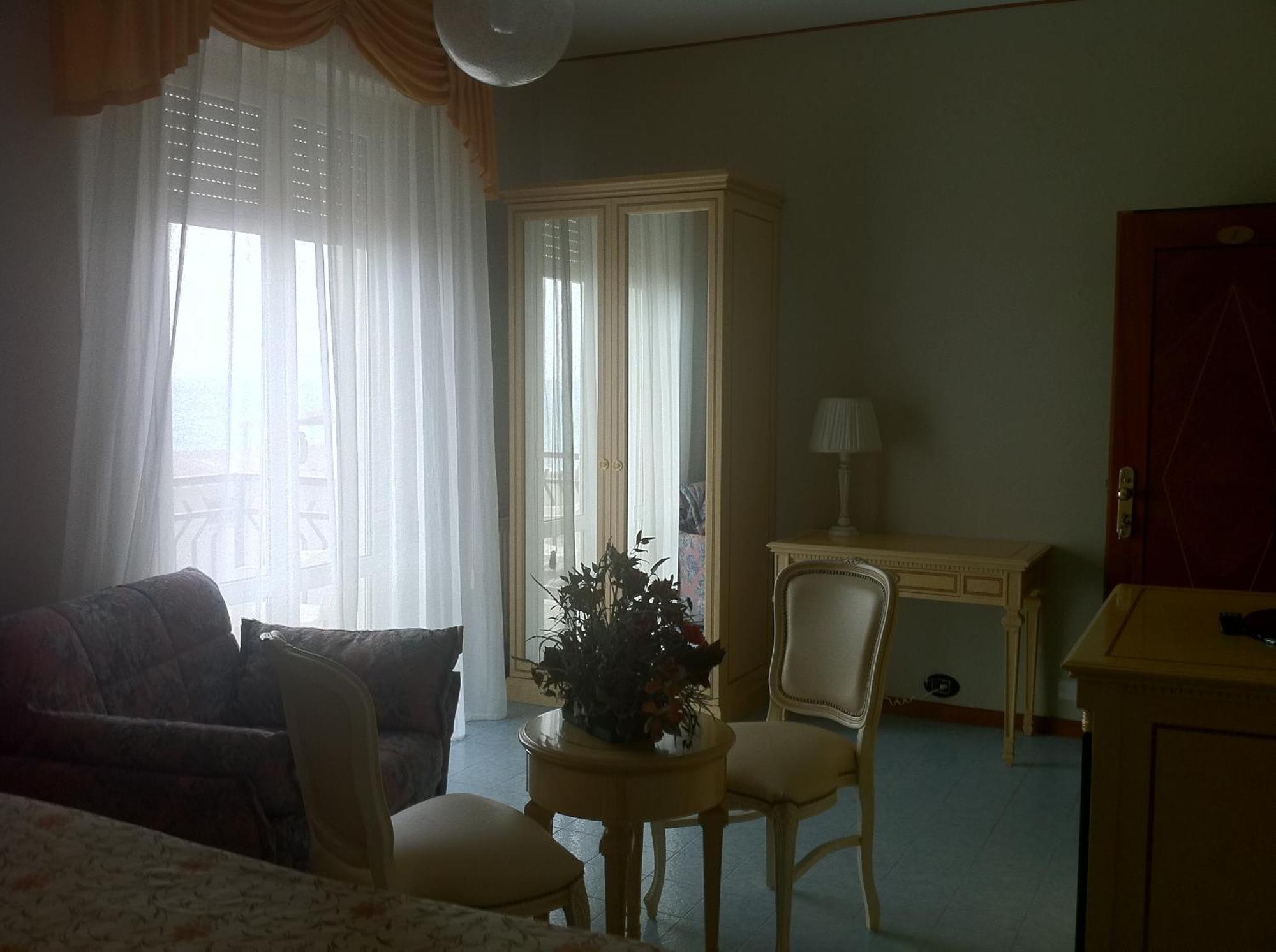 Hotel Lido Deiva Marina Bagian luar foto