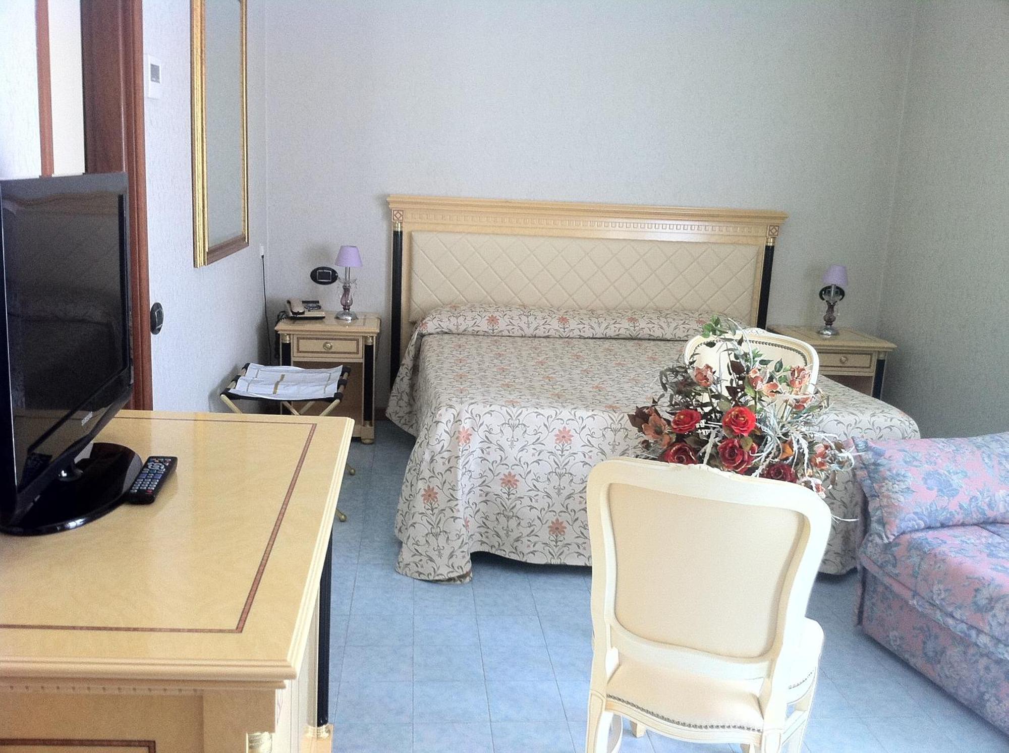 Hotel Lido Deiva Marina Bagian luar foto