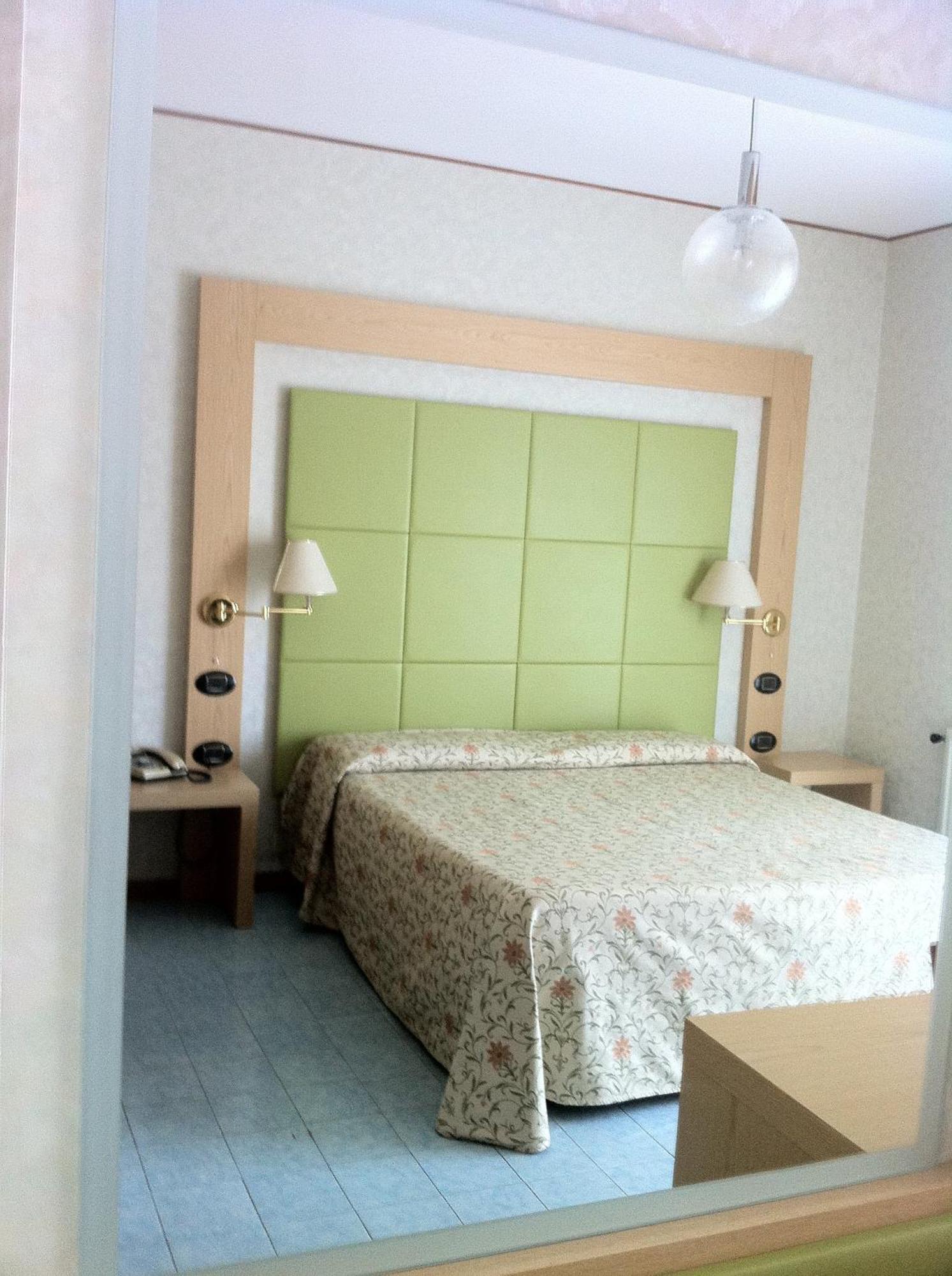 Hotel Lido Deiva Marina Bagian luar foto