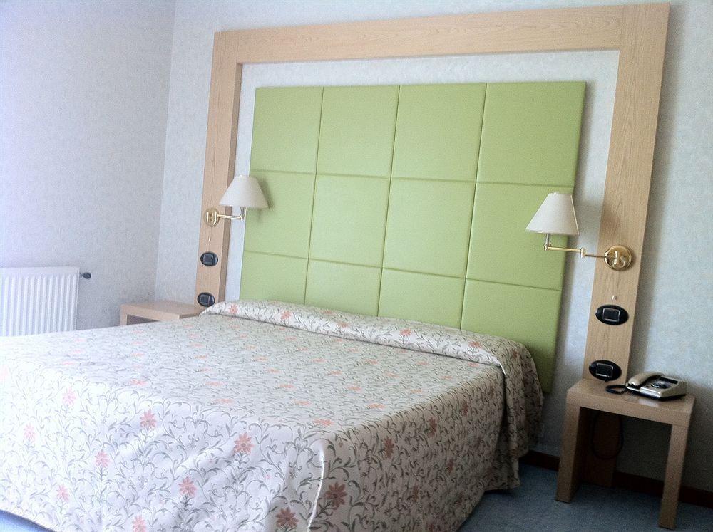 Hotel Lido Deiva Marina Bagian luar foto