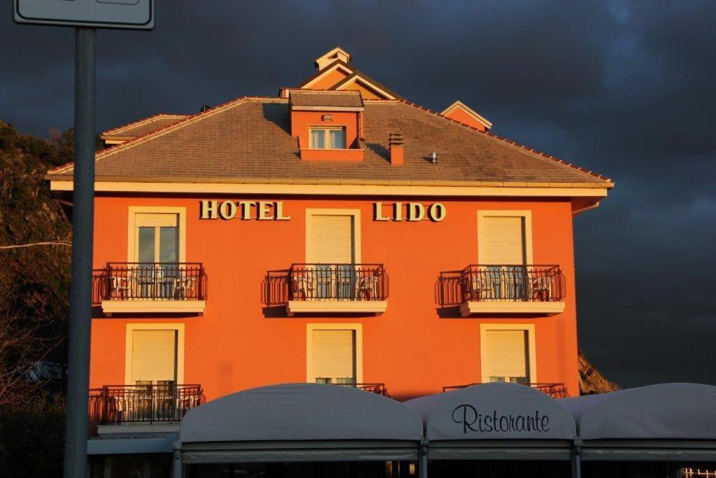 Hotel Lido Deiva Marina Bagian luar foto