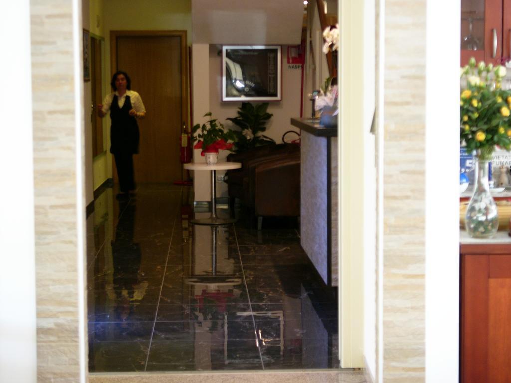 Hotel Lido Deiva Marina Bagian luar foto
