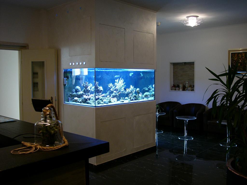 Hotel Lido Deiva Marina Bagian luar foto